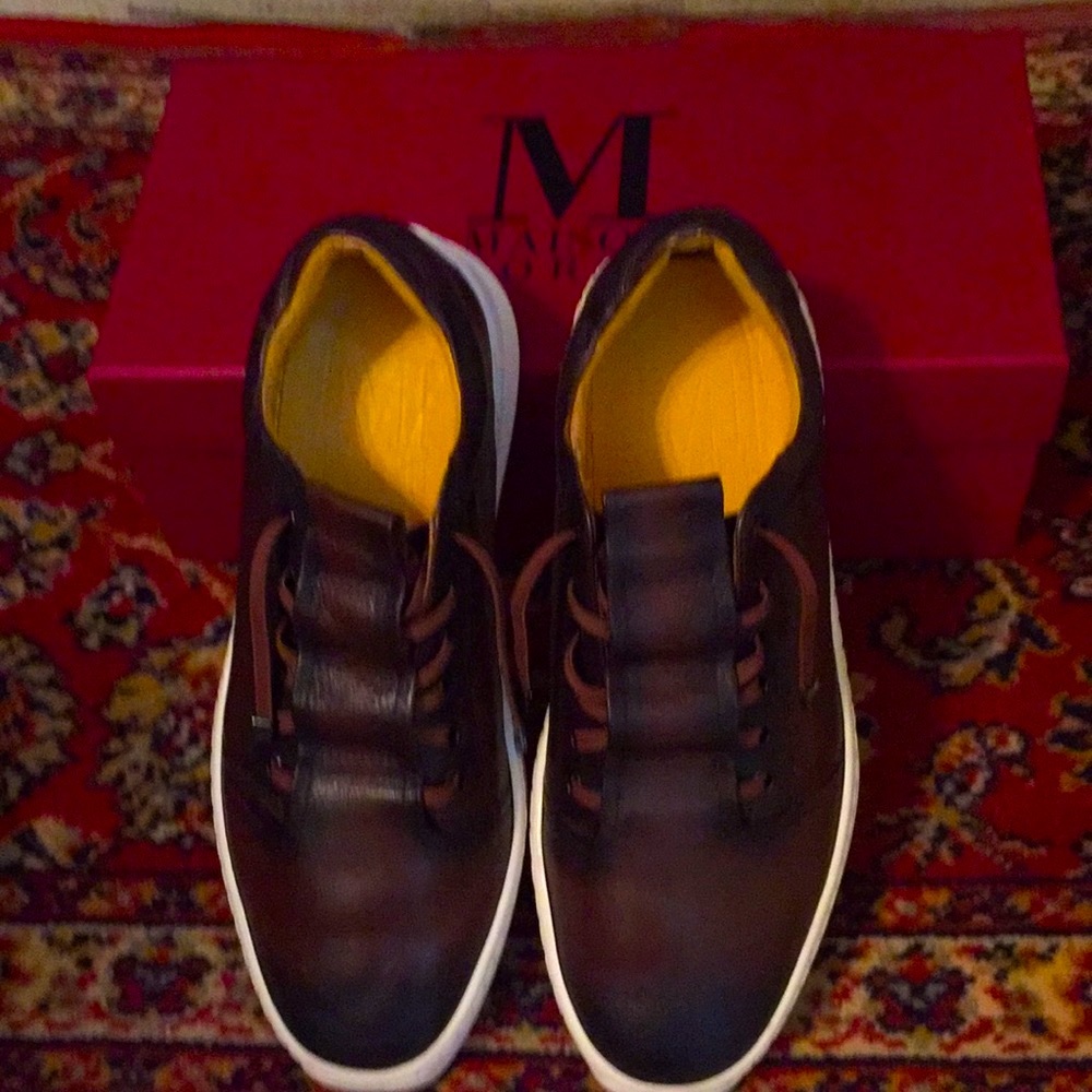 Leather sneaker